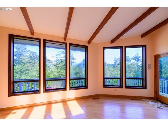 85465 EAGLES AERIE Rd, Eugene, OR 97405