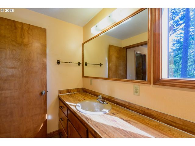 85465 EAGLES AERIE Rd, Eugene, OR 97405