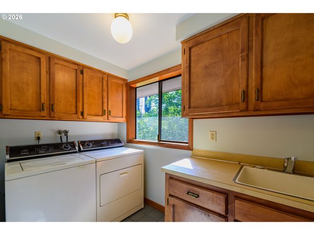 85465 EAGLES AERIE Rd, Eugene, OR 97405