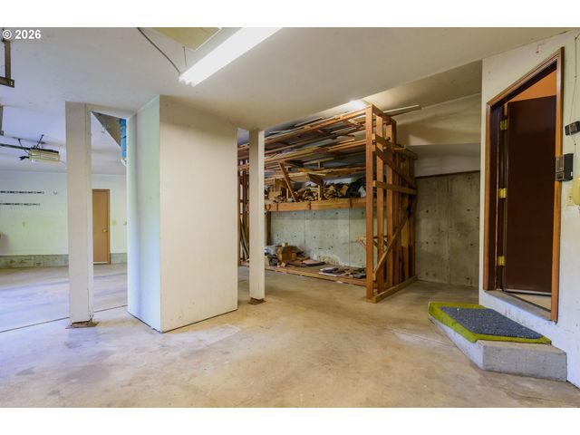 85465 EAGLES AERIE Rd, Eugene, OR 97405
