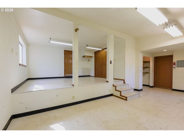 85465 EAGLES AERIE Rd, Eugene, OR 97405