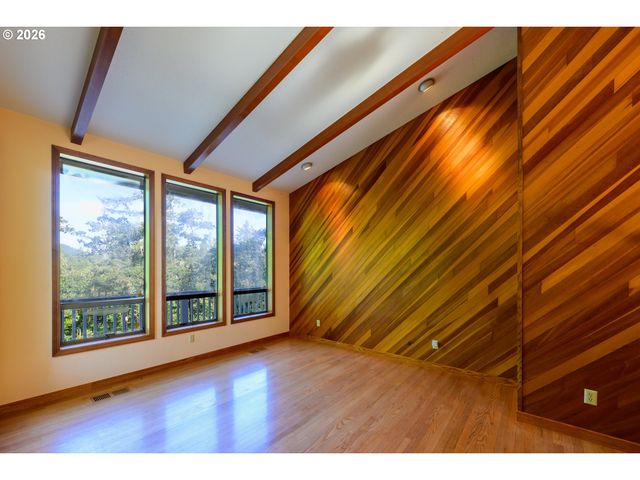 85465 EAGLES AERIE Rd, Eugene, OR 97405