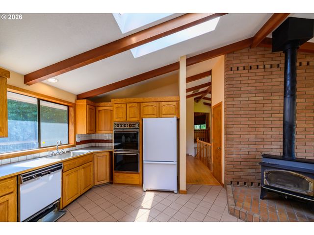 85465 EAGLES AERIE Rd, Eugene, OR 97405