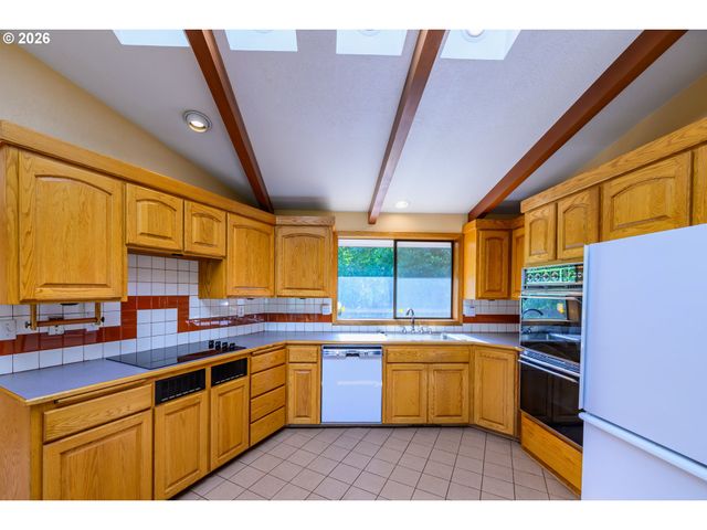 85465 EAGLES AERIE Rd, Eugene, OR 97405