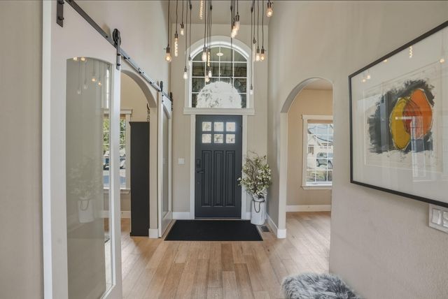 1041 E Timber Pine Drive, Sisters, OR 97759