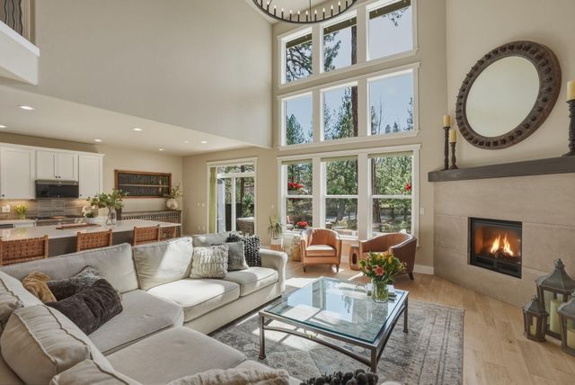 1041 E Timber Pine Drive, Sisters, OR 97759