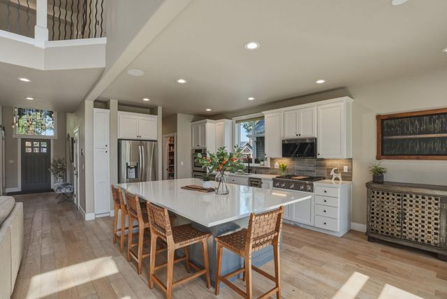 1041 E Timber Pine Drive, Sisters, OR 97759