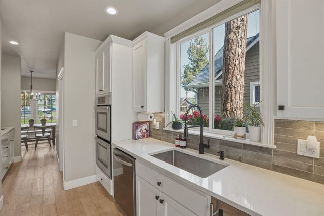 1041 E Timber Pine Drive, Sisters, OR 97759