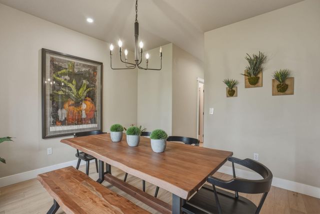 1041 E Timber Pine Drive, Sisters, OR 97759