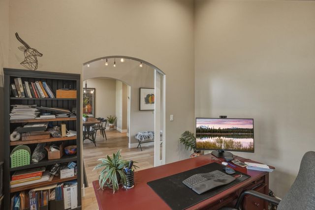 1041 E Timber Pine Drive, Sisters, OR 97759