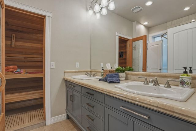 1041 E Timber Pine Drive, Sisters, OR 97759