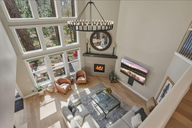 1041 E Timber Pine Drive, Sisters, OR 97759