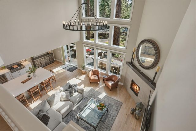 1041 E Timber Pine Drive, Sisters, OR 97759