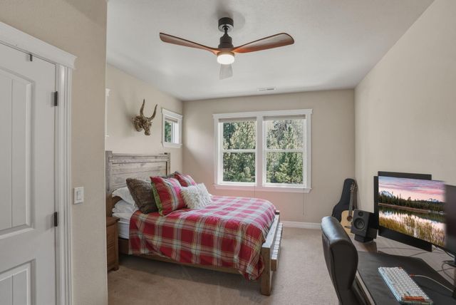 1041 E Timber Pine Drive, Sisters, OR 97759