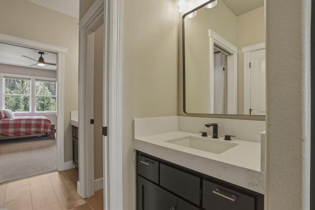 1041 E Timber Pine Drive, Sisters, OR 97759