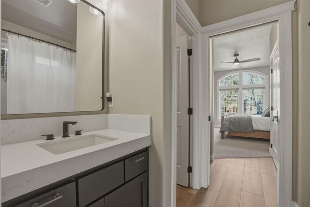 1041 E Timber Pine Drive, Sisters, OR 97759