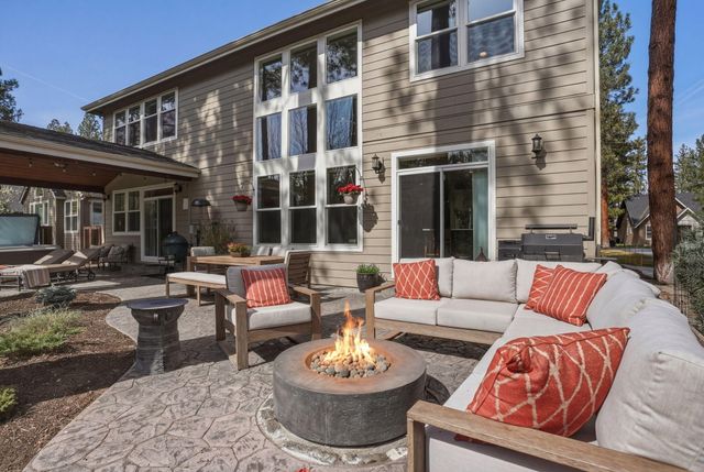 1041 E Timber Pine Drive, Sisters, OR 97759