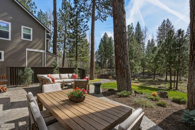 1041 E Timber Pine Drive, Sisters, OR 97759