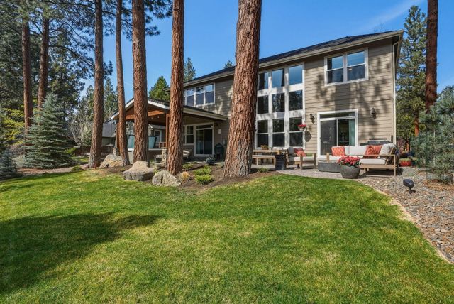 1041 E Timber Pine Drive, Sisters, OR 97759