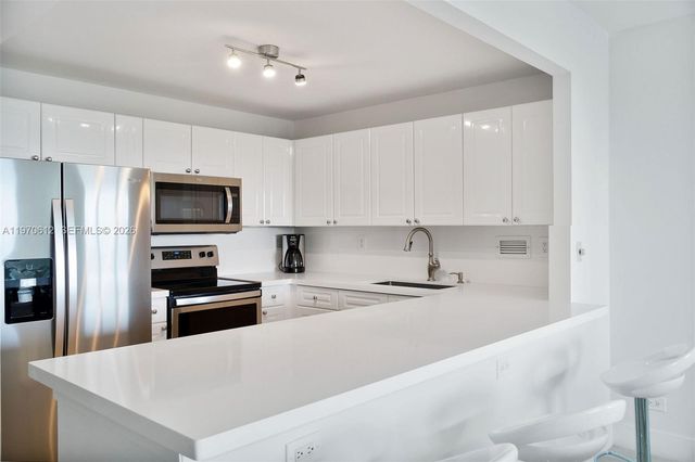 2301 Collins Avenue 338, Miami Beach, FL 33139