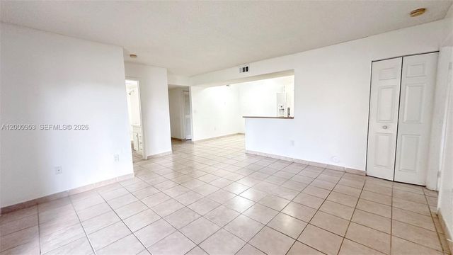9491 S Palm Cir S 103, Pembroke Pines, FL 33025