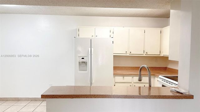 9491 S Palm Cir S 103, Pembroke Pines, FL 33025