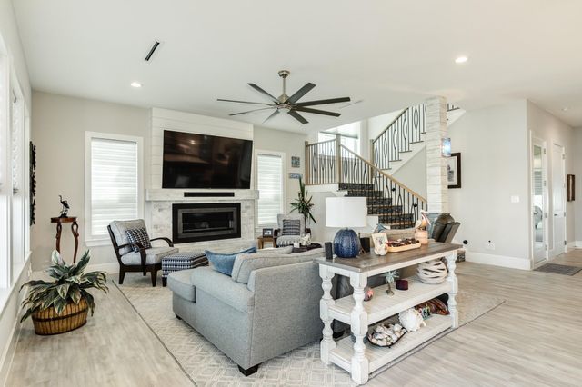 3827 Sea Breeze Lane, Galveston, TX 77554