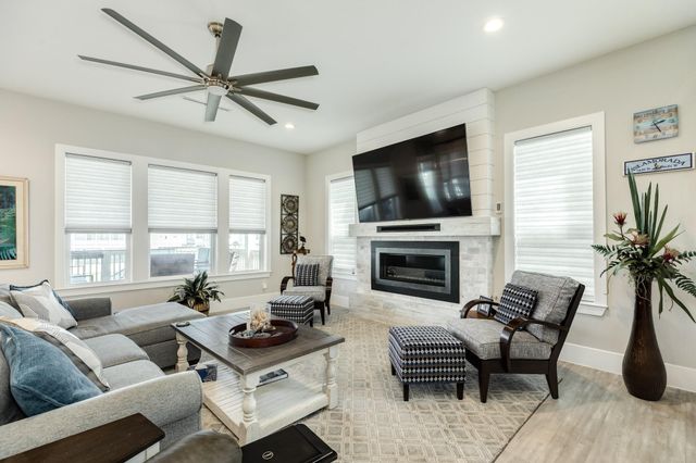 3827 Sea Breeze Lane, Galveston, TX 77554