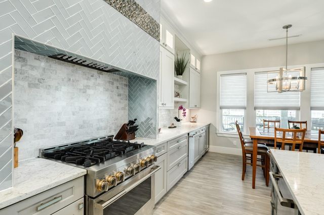 3827 Sea Breeze Lane, Galveston, TX 77554