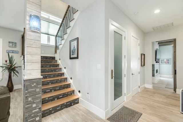 3827 Sea Breeze Lane, Galveston, TX 77554