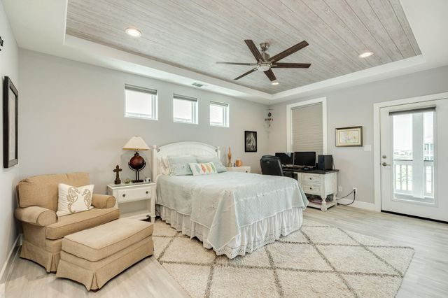 3827 Sea Breeze Lane, Galveston, TX 77554