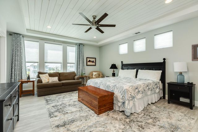 3827 Sea Breeze Lane, Galveston, TX 77554