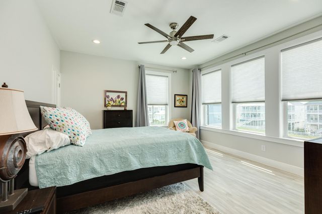 3827 Sea Breeze Lane, Galveston, TX 77554