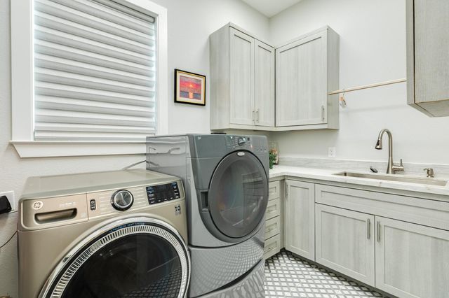 3827 Sea Breeze Lane, Galveston, TX 77554