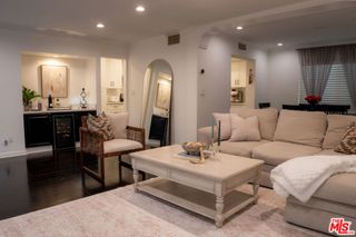 5257 Coldwater Canyon Avenue B, Sherman Oaks, CA 91401