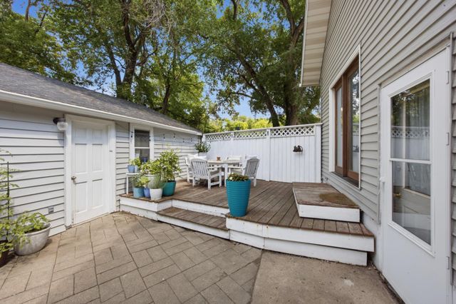 1433 2nd Avenue S, Fargo, ND 58103