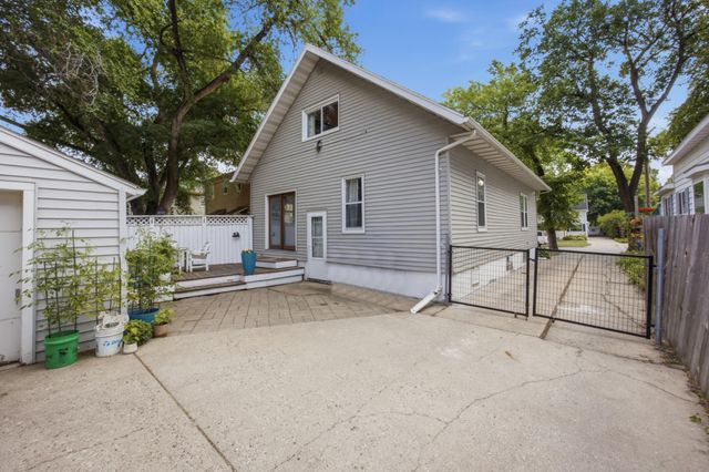 1433 2nd Avenue S, Fargo, ND 58103
