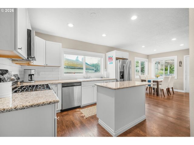 1411 DIVISION St, Oregon City, OR 97045