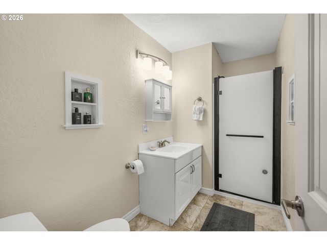 1411 DIVISION St, Oregon City, OR 97045