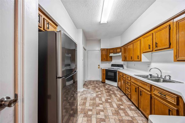 9410 Stonehouse Lane, Houston, TX 77025