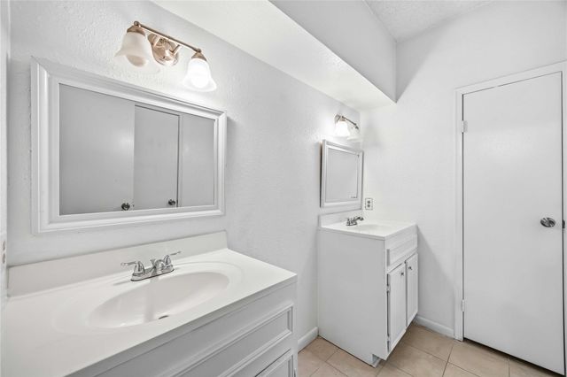 9410 Stonehouse Lane, Houston, TX 77025