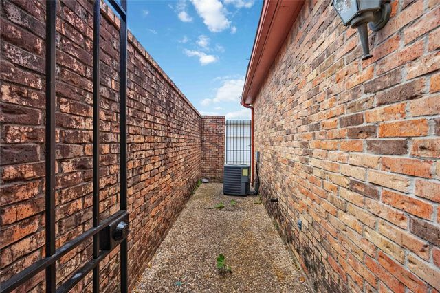 9410 Stonehouse Lane, Houston, TX 77025