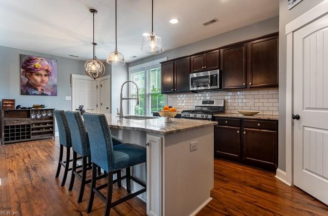 8437 Gayle LN, Toano, VA 23168