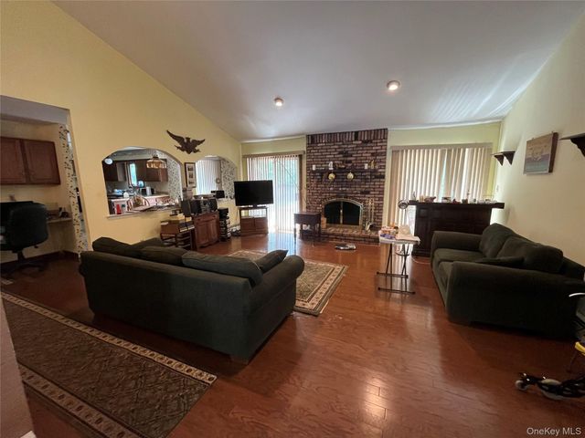 114 Washington Boulevard, Commack, NY 11725