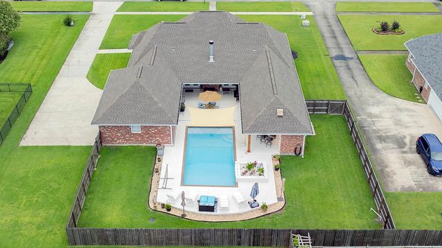 181 Lake Mechant Court, Houma, LA 70360