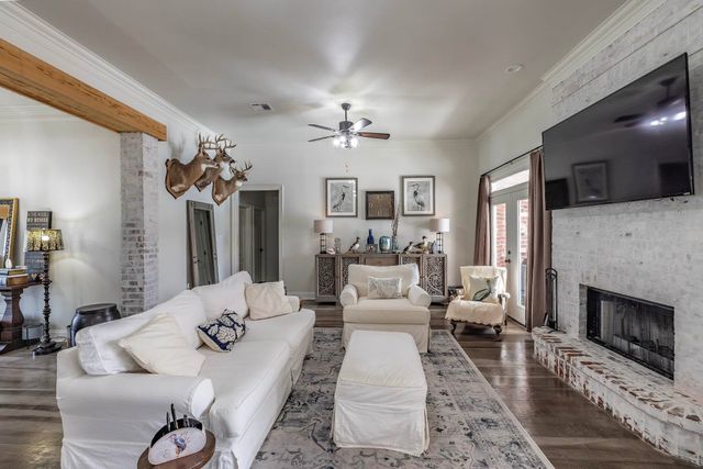 181 Lake Mechant Court, Houma, LA 70360