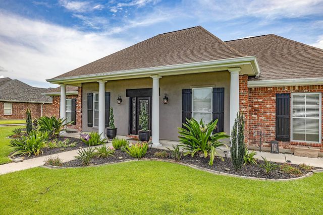 181 Lake Mechant Court, Houma, LA 70360