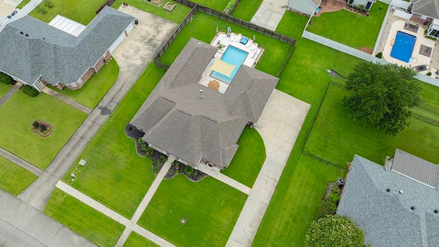 181 Lake Mechant Court, Houma, LA 70360