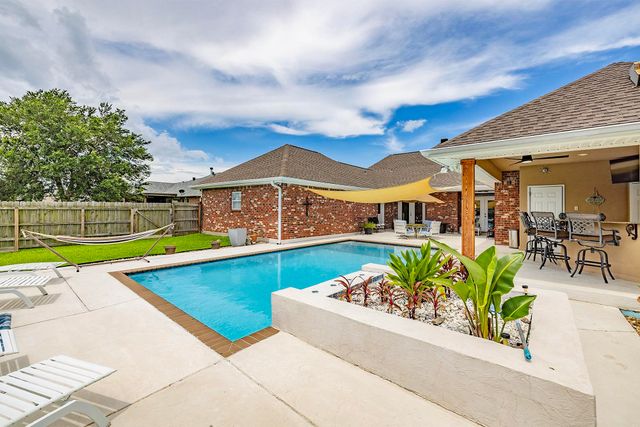 181 Lake Mechant Court, Houma, LA 70360