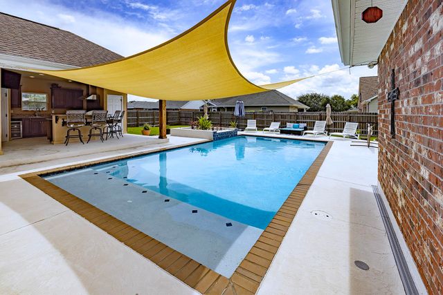 181 Lake Mechant Court, Houma, LA 70360